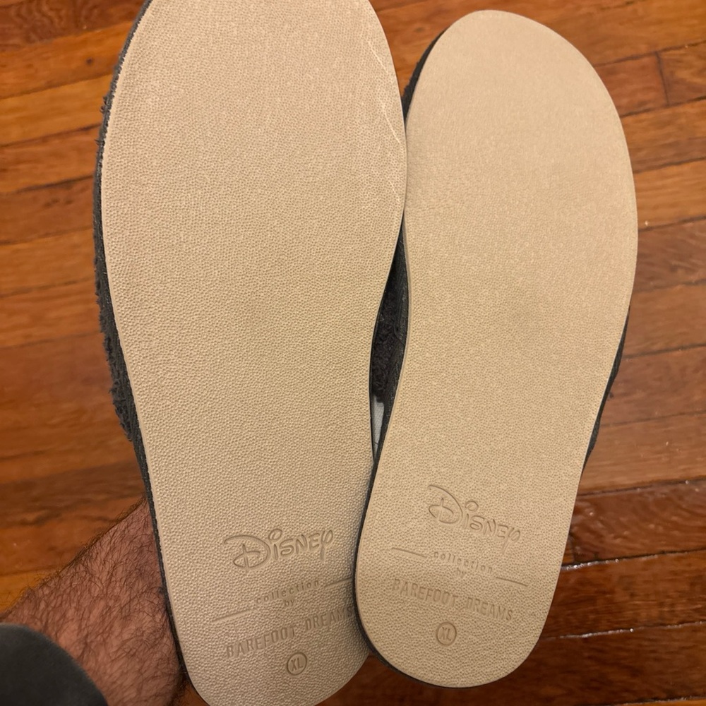 Men’s Barefoot Dreams Disney Mickey Mouse house slippers size XL 13/14 - Picture 5 of 6